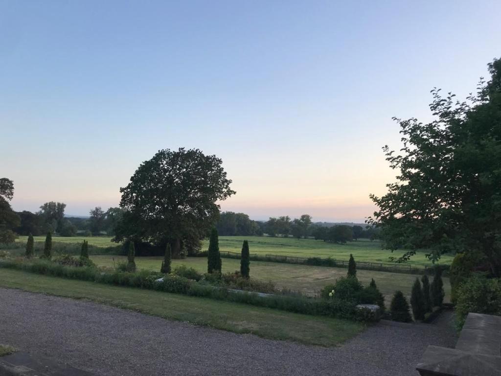 Willington Hall Hotel ทาร์พอร์ลีย์ ภายนอก รูปภาพ