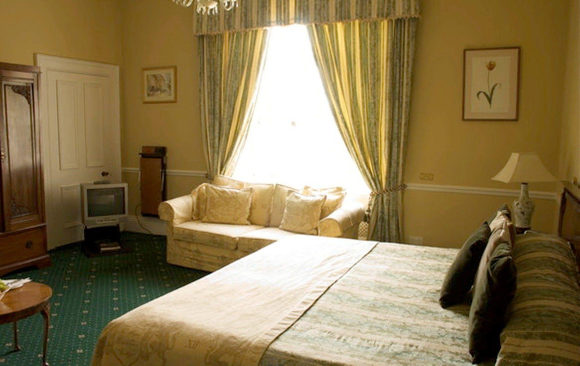 Willington Hall Hotel ทาร์พอร์ลีย์ ภายนอก รูปภาพ
